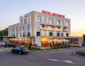 Отель Antunović Hotel East  Сесвете